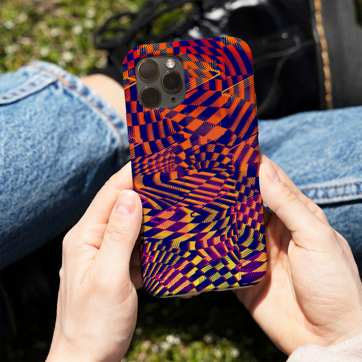 Trippy Grid Illusion Phone Cover