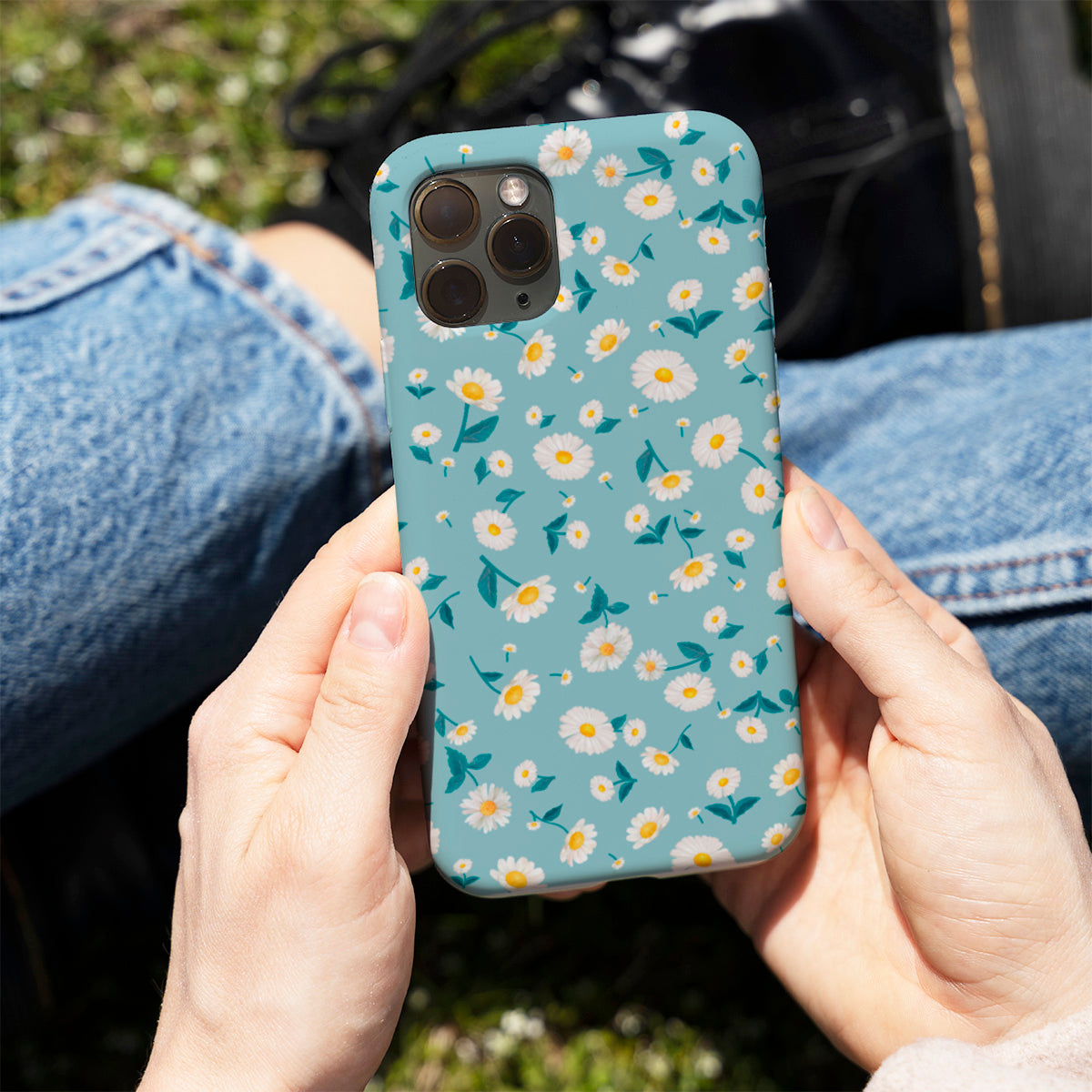 Blue Daisy Delight Phone Cover